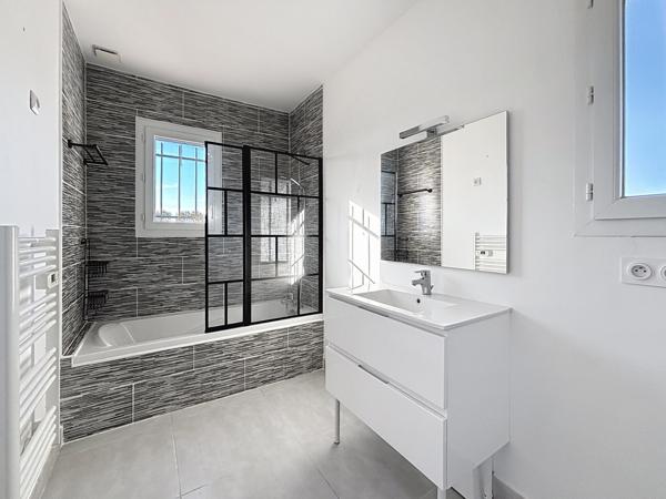 Maison récente de 2017 – 127 m² habitables avec garage et atelier