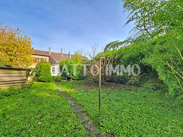 Woippy (57140) Maison de 160m2 à rafraîchir // 3 chambres // terrain de 617 m² // Jardin // Garages // Cave