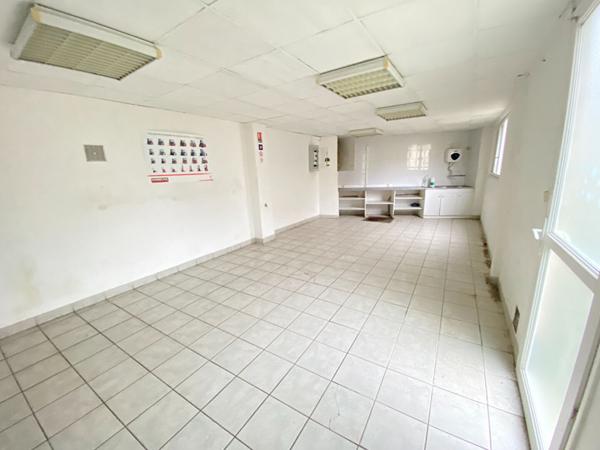 Entrepôt à vendre de 370 m² à Saint Quentin, Zone Franche - Réf 6034