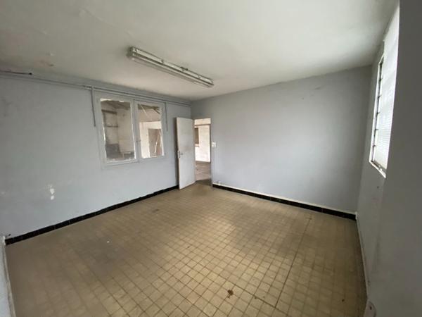 Entrepôt à vendre de 370 m² à Saint Quentin, Zone Franche - Réf 6034