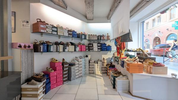 Fonds de commerce, emplacement de 1er plan + droit au bail 98 400 € H.A.I.*