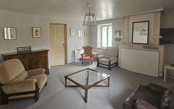 Maison à vendre    6 pièces •  Saint-Jean-d'Angély