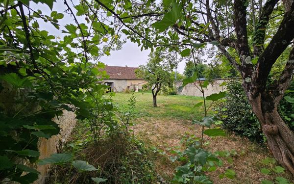 Maison à vendre    6 pièces •  Saint-Jean-d'Angély