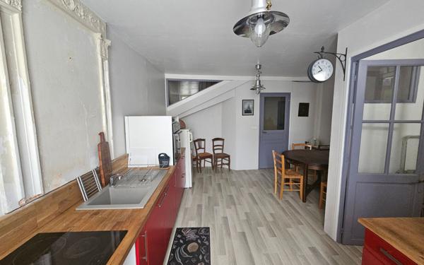 Maison à vendre    6 pièces •  Saint-Jean-d'Angély