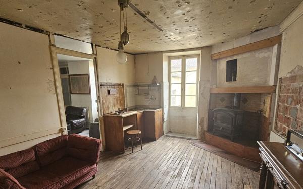 Maison à vendre    6 pièces •  Saint-Jean-d'Angély