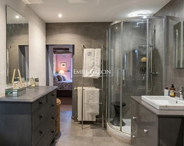 A vendre - Maison de village -à Pernes Les Fontaines - avec charme, cour et au calme