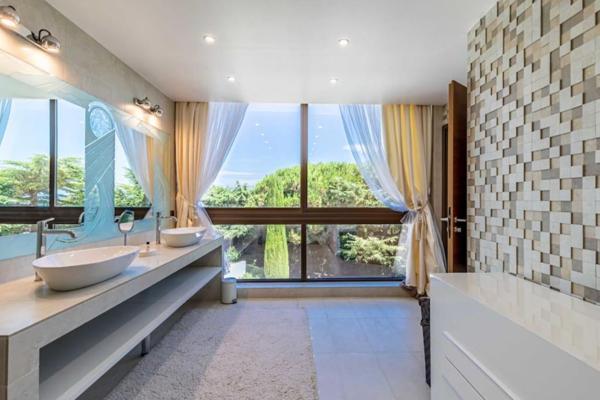 Maison 8 pièces 342 m2