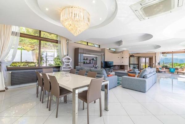 Maison 8 pièces 342 m2