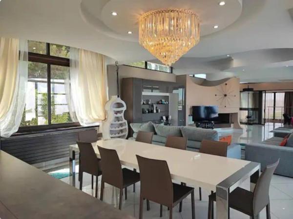 Maison 8 pièces 342 m2
