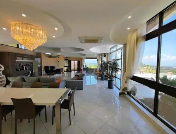Maison 8 pièces 342 m2