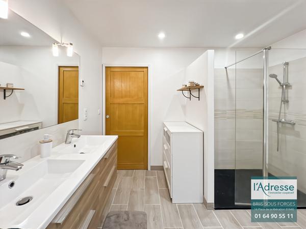 Maison familiale rénovée grande pièce de vie 48m² 4 chambres grand atelier et carport