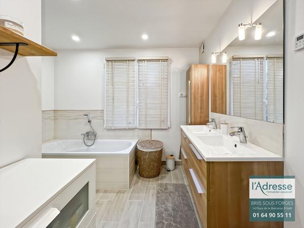 Maison familiale rénovée grande pièce de vie 48m² 4 chambres grand atelier et carport