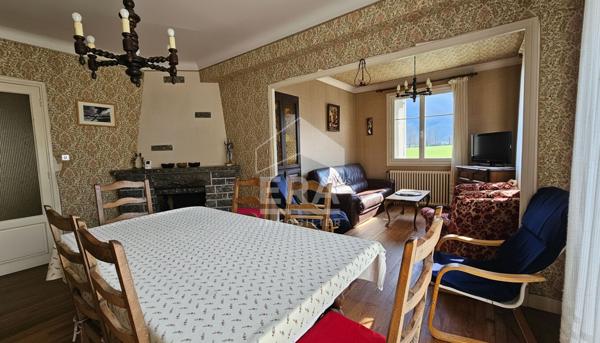 Maison familiale avec vue montagne à Arrens-Marsous, dépendance et garage
