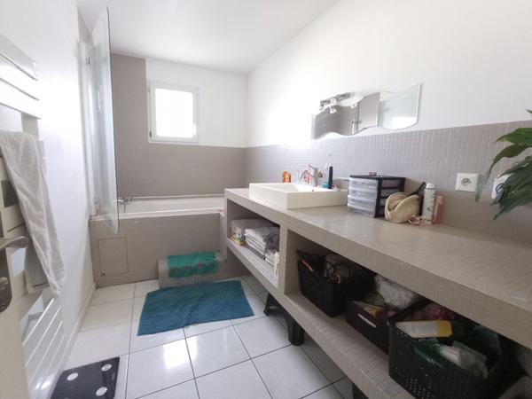 Maison 4 pièces de 100 m2 de plain pied. BRECH , Brech