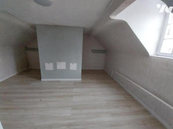 MAISON  de ville avec cour et garage