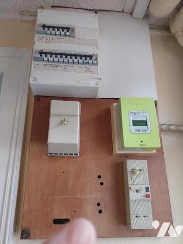 MAISON  de ville avec cour et garage