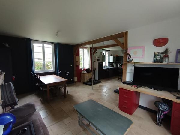 14100  Maison 6 pièces  4 chambres 252 500 Euros