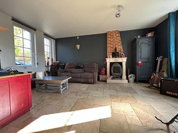 14100  Maison 6 pièces  4 chambres 252 500 Euros