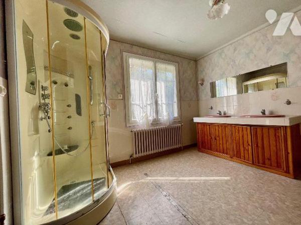 Maison à Vendre à Saint-Michel-en-Grève (22300) en Côtes-d'Armor (22)

Plage a pied et quarti...