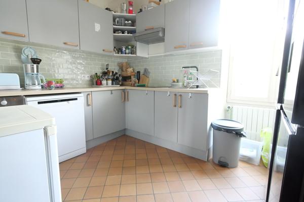 Ensemble immobilier de 366 m2, polyvalent et exceptionnel, jardin de 300 m2. Proche du centre d'Angers, ce bie , Angers