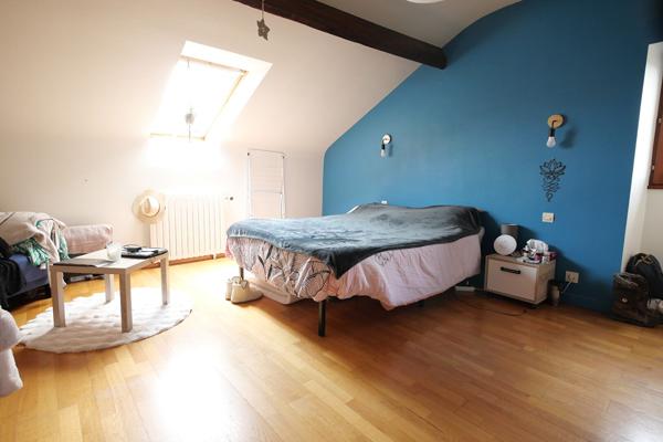Ensemble immobilier de 366 m2, polyvalent et exceptionnel, jardin de 300 m2. Proche du centre d'Angers, ce bie , Angers
