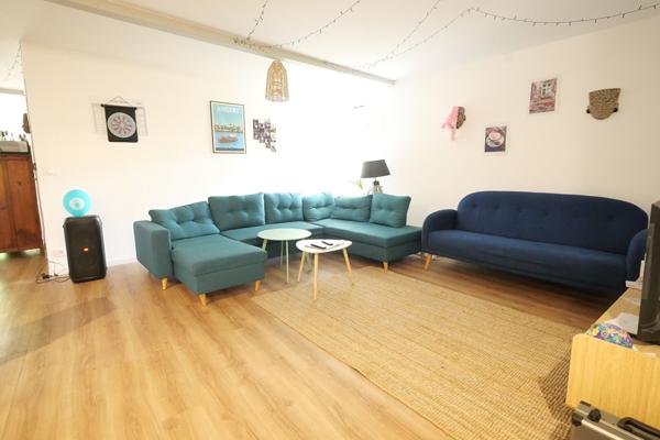 Ensemble immobilier de 366 m2, polyvalent et exceptionnel, jardin de 300 m2. Proche du centre d'Angers, ce bie , Angers