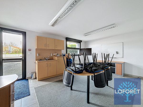 Location local commercial Les Herbiers - 216 m² - 2 800 €/mois