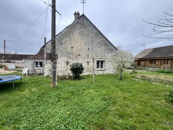Rouilly, situé à 5min en voiture de Provins (avec gare Paris-Est en 1H) et toutes commodités utiles.
 Je vous invite à découvrir cette jolie maison familiale en construction pierre, mitoyenne d'un coté, édifiée sur 2 niveaux, offrant 170m2 habitable environ.
Elle se composée en rez-de-chaussée : d'une grande entrée (11m2), un grand séjour/salle à manger de 46m2 équipé d'un poêle à bois qui s'allie parfaitement avec le charme de la pierre intérieur ! 
Coté cuisine, (séparée d'une jolie porte-verrière), un espace de 18m2 équipée et aménagé, totalement fonctionnelle. Une grande chambre de 19m2, une salle de bains avec cabinet de douche, un wc, une buanderie complète ce rez-de-chausée.
A l'étage : une grande pièce palière de 17m2 donne accès à 3 chambres (12/14/19m2) dont une reste à finir de rénover.
En extérieur : un garage double non-attenant, une cave, terrain de 945m2 !
Les + de ce bien :
- Localisation et secteur calme
- Construction robuste
- Menuiserie : PVC / DV
- Assainissement : TAE
- Chauffage : Poêle à bois + radiateur électrique. 

Note : prévoir quelques travaux de rénovation (à finir) en intérieur (entrée/Chambre rdc/palier et une chambre à l'étage)
Maison habitable de suite.