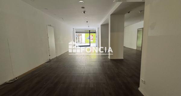 Location Local commercial 4 pièces 145 m² - Carpentras 84200