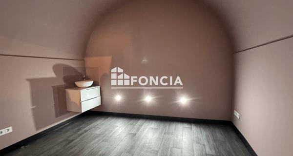 Location Local commercial 4 pièces 145 m² - Carpentras 84200
