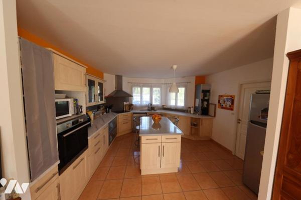 Maison de plain-pied 4 chambres + 1 studio + 1 garage