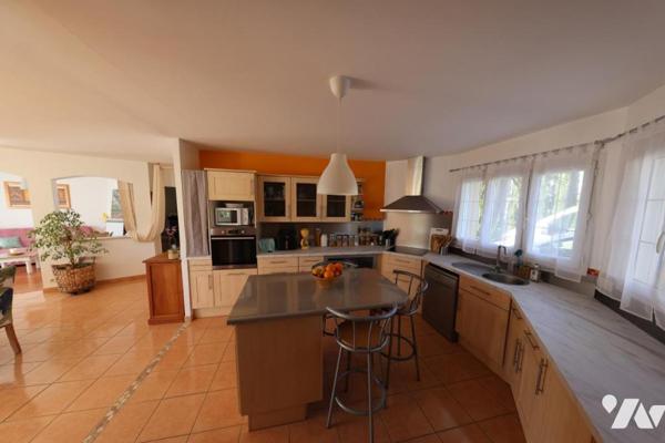 Maison de plain-pied 4 chambres + 1 studio + 1 garage