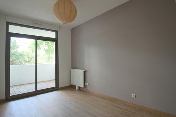 Appartement 3 pieces avec 2 terrasses et 1 parking securise