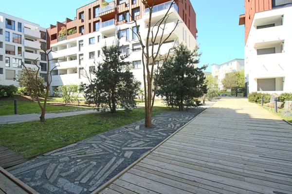 Appartement 3 pieces avec 2 terrasses et 1 parking securise