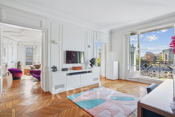 Exclusivité Paris 16 Trocadéro. Appartement rénové d'exception de 286m2 avec vue Tour Eiffel et sur