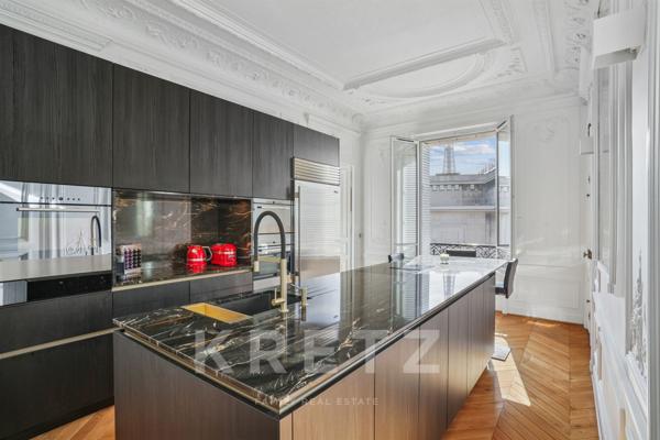 Exclusivité Paris 16 Trocadéro. Appartement rénové d'exception de 286m2 avec vue Tour Eiffel et sur