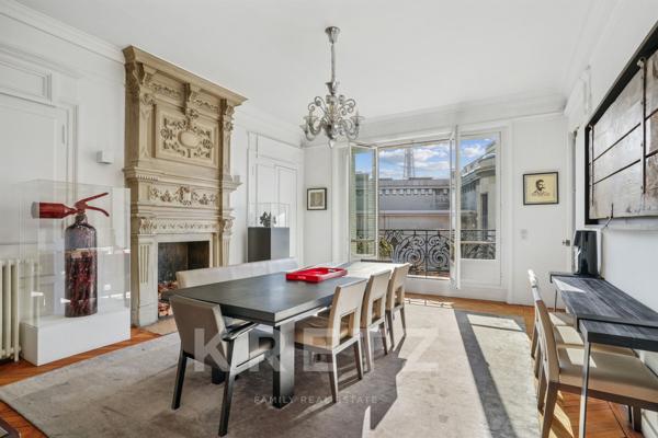 Exclusivité Paris 16 Trocadéro. Appartement rénové d'exception de 286m2 avec vue Tour Eiffel et sur