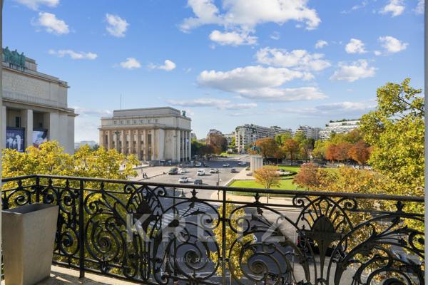 Exclusivité Paris 16 Trocadéro. Appartement rénové d'exception de 286m2 avec vue Tour Eiffel et sur