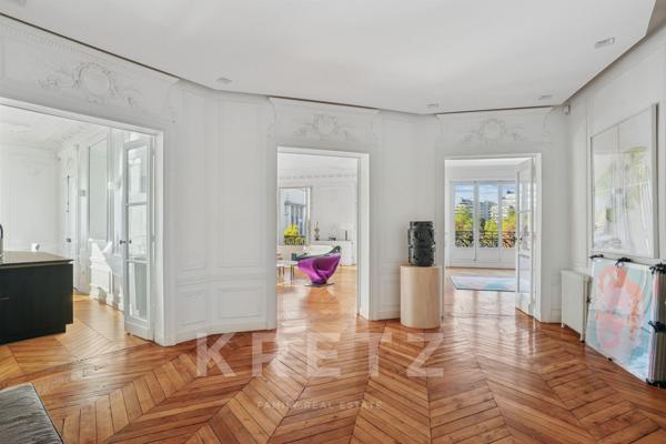 Exclusivité Paris 16 Trocadéro. Appartement rénové d'exception de 286m2 avec vue Tour Eiffel et sur