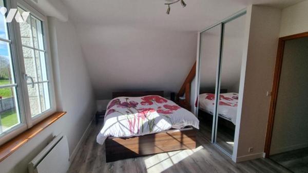 10 min GORRON : Une maison d'habitation comprenant :
 Au RDC : hall d'entrée, salon / salle à ...