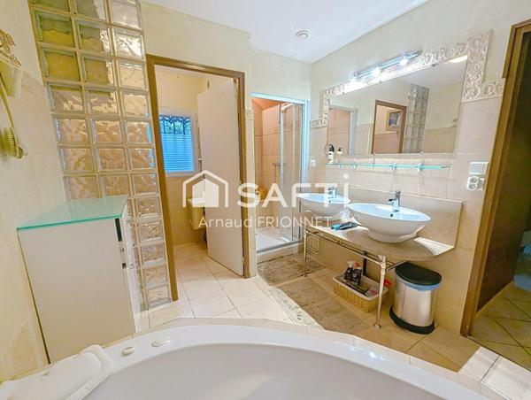 grande maison avec 4 ch à 10 min d'Angers.