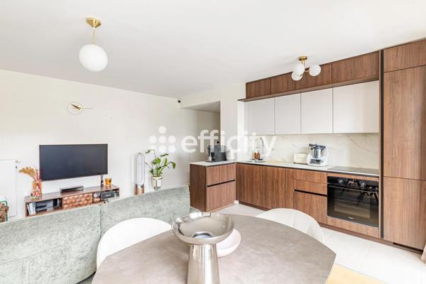 Appartement
         3 pièces
        - 64 m² 320 000 € *
