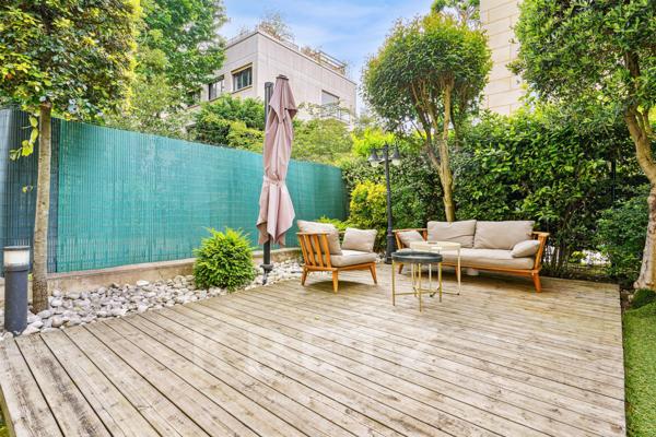 Appartement familial baigné de soleil sur jardin à Neuilly