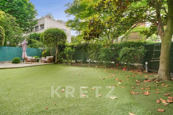 Appartement familial baigné de soleil sur jardin à Neuilly