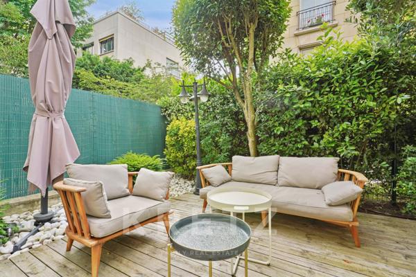 Appartement familial baigné de soleil sur jardin à Neuilly
