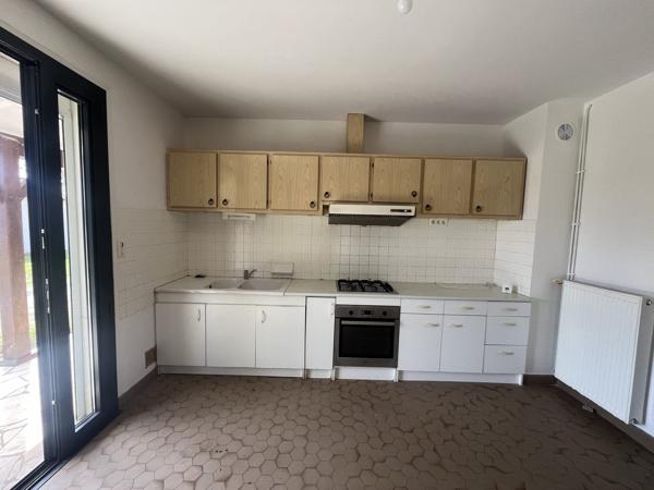 PLAIN-PIED AVEC DEPENDANCE ATTENANTE A RENOVER - GARAGE - PUITS