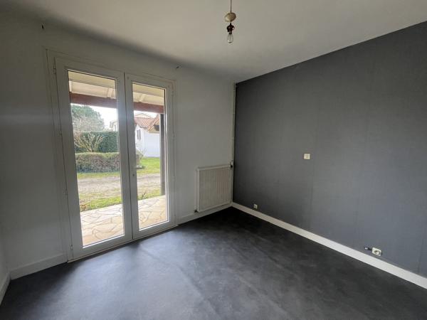 PLAIN-PIED AVEC DEPENDANCE ATTENANTE A RENOVER - GARAGE - PUITS