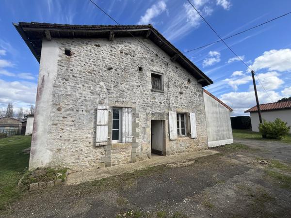 PLAIN-PIED AVEC DEPENDANCE ATTENANTE A RENOVER - GARAGE - PUITS