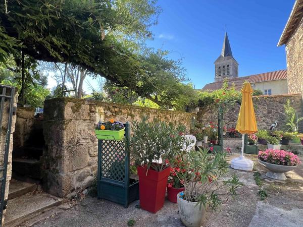 MAISON  AVEC PARC CLOS ATTENANT