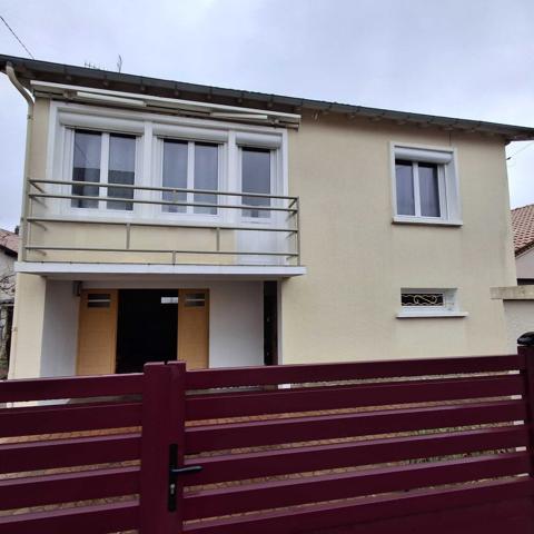 MAISON DE VILLE AVEC GARAGE, ATELIER ET JARDIN CLOS